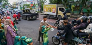 Wakaf Uang Apakah Sama dengan Sedekah? Ini Perbedaan yang Wajib Dipahami Wakaf uang apakah sama dengan sedekah