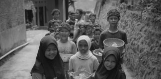Hukum memberikan makanan