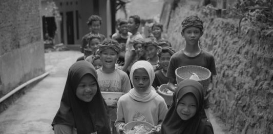 Hukum memberikan makanan
