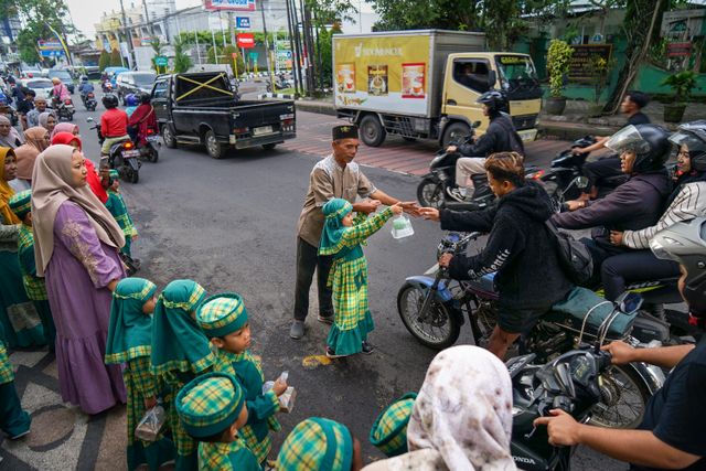 Hukum memberikan makanan