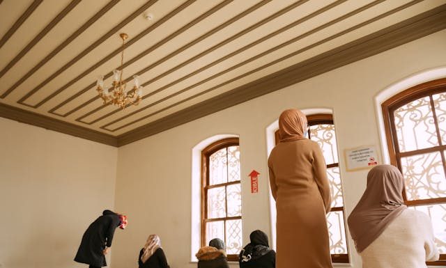 Arah Pandangan Mata Ketika Shalat dalam Islam Pandangan mata ketika shalat