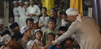 Apakah mengungkit kebaikan menghapus pahala