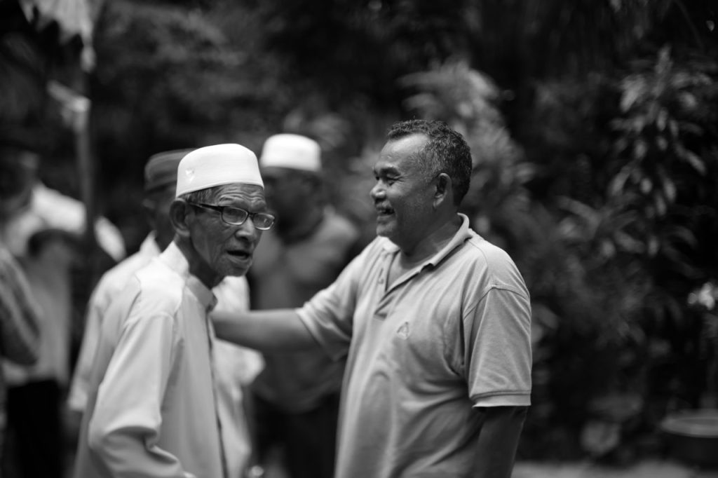 Apakah mengungkit kebaikan menghapus pahala