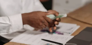 Hukum Memberi Hutang dengan Syarat Tambahan Bagaimana? hukum memberi hutang dengan syarat tambahan
