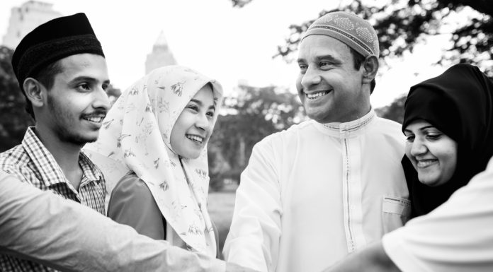 Persaudaraan di Antara Kaum Muslimin yang Dilandasi dengan Iman Persaudaraan di Antara Kaum Muslimin