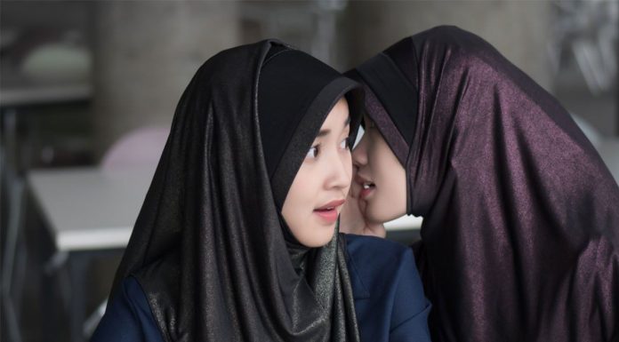3 Hal yang Dibenci Allah salah satunya adalah berbicara tidak manfaat dan menyebar gosip