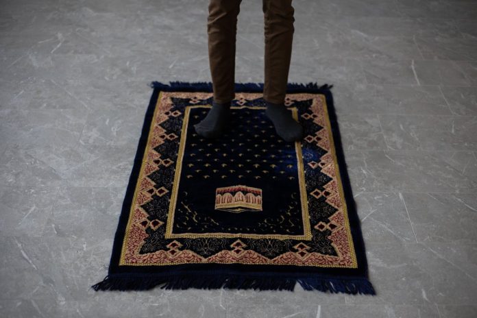 3.-1-6 najis yang membatalkan shalat