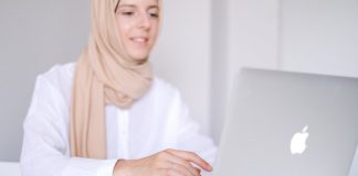 menuntut ilmu hendaknya dengan niat