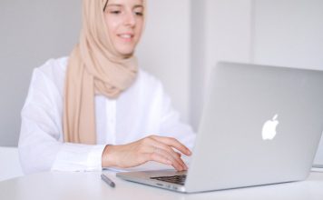 menuntut ilmu hendaknya dengan niat