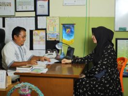 Adab bertanya kepada petugas pelayanan publik
