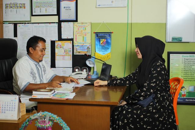 3.-Adab-Bertanya-kepada-Petugas-Pelayanan-Publik-1 Adab bertanya kepada petugas pelayanan publik