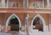 adab menggunakan toilet umum