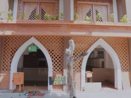 adab menggunakan toilet umum