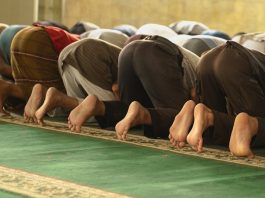 hukum berdiri lagi setelah duduk tasyahud awal
