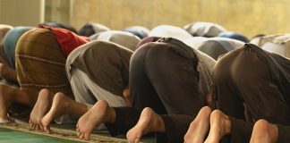hukum berdiri lagi setelah duduk tasyahud awal