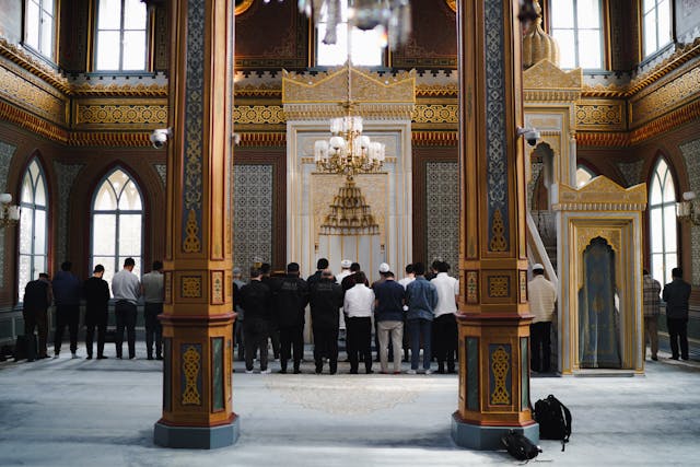 hukum berdiri lagi setelah duduk tasyahud awal