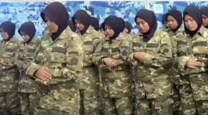 Hukum Shalat Tak Pakai Mukena Setelah Viral Peserta Diklat Kopdes hukum shalat tak pakai mukena