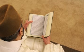 Tanda riya dalam ibadah sehari-hari