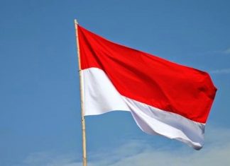 4 Mahasiswa Turunkan Bendera Merah Putih Terancam Penjara, Ini Sikap Yang Tidak Dibenarkan Dalam Islam! 4 Mahasiswa Turunkan Bendera 1