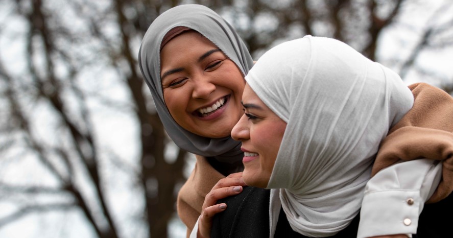 4 macam jilbab yang tidak boleh dipakai muslimah