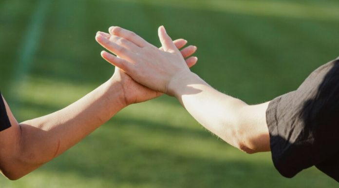 Membiasakan Sikap Tolong Menolong di Lingkungan Sekitar, Pahami Haditsnya membiasakan sikap tolong menolong