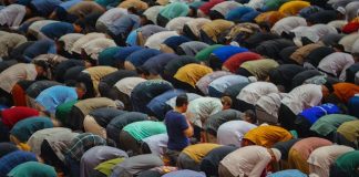 hukum lupa jumlah rakaat saat shalat