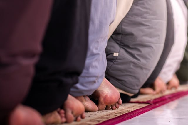 hukum lupa jumlah rakaat saat shalat