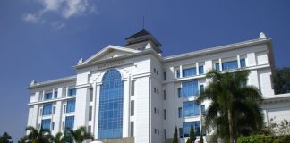 Hukum memanfaatkan jabatan