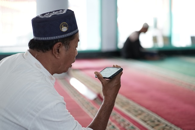 Mendengar ayat Al-Qur’an
