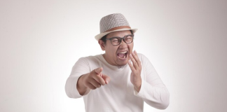 Menghadapi Celaan Orang Lain dengan Sikap Bijak yang Islam Ajarkan Menghadapi celaan orang lain