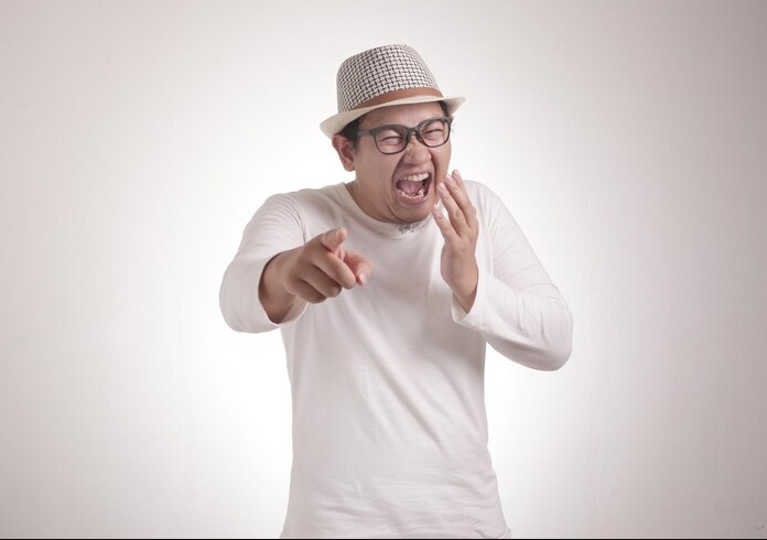 4.-Menghadapi-Celaan-Orang-Lain Menghadapi celaan orang lain