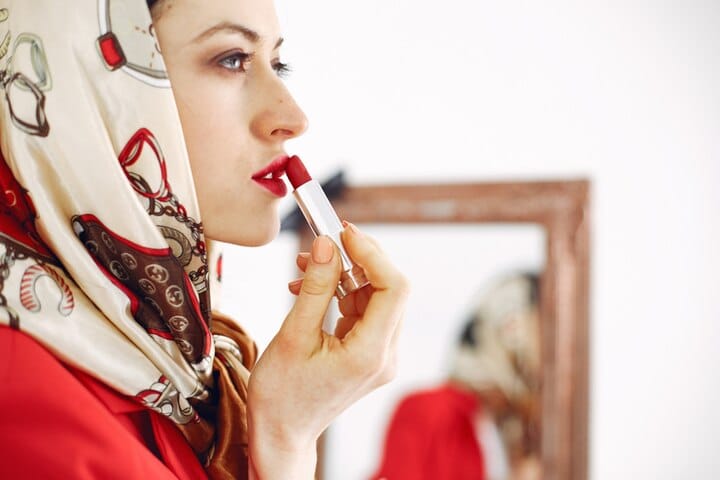 memakai make up saat sholat