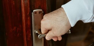 Hukum suami keluar rumah tanpa izin istri