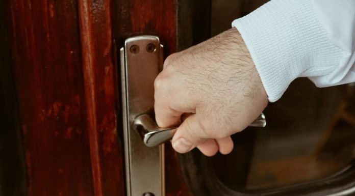 Hukum suami keluar rumah tanpa izin istri