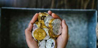 perbedaan nilai emas dan perak