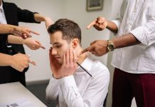 Adab Menerima Kritik dengan Lapang Dada agar Berkembang Adab menerima kritik dengan lapang dada