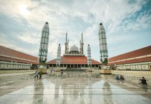 Adab Menjaga Kebersihan Masjid Agar Ibadah Lebih Nyaman Adab menjaga kebersihan masjid