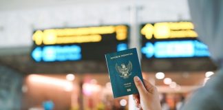 memalsukan identitas untuk memperoleh keuntungan