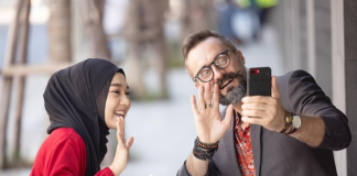 hukum memanggil sayang kepada teman