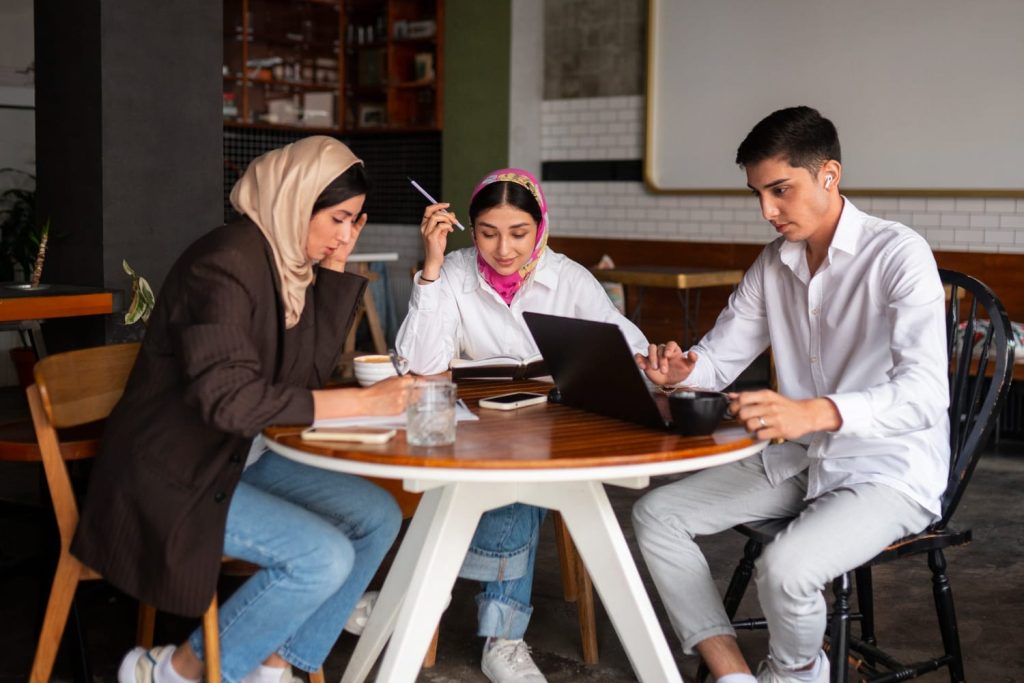 hukum ikhtilat di tempat kerja