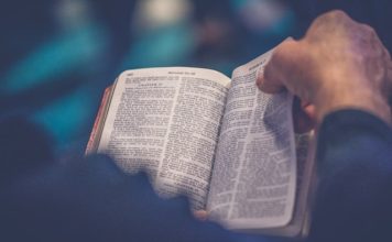Hukum membaca kitab suci agama lain