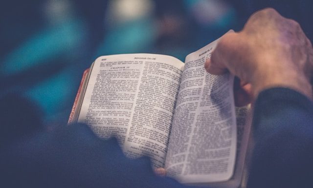 Hukum Membaca Kitab Suci Agama Lain dalam Islami Hukum membaca kitab suci agama lain