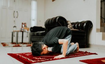 Wajah Orang yang Tidak Pernah Sholat dan Ciri-cirinya Wajah orang yang tidak pernah sholat