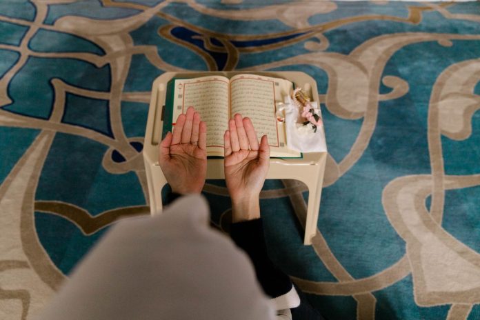 8.-kesalahan-saat-berdoa-menurut-Islam-a Kesalahan saat berdoa menurut Islam