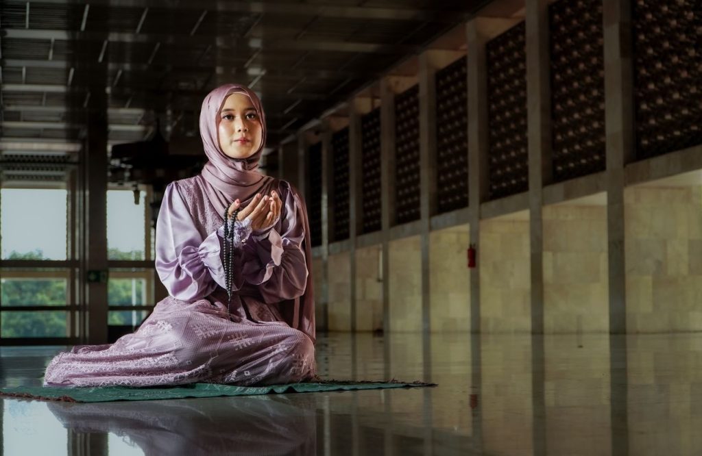 Kesalahan saat berdoa menurut Islam