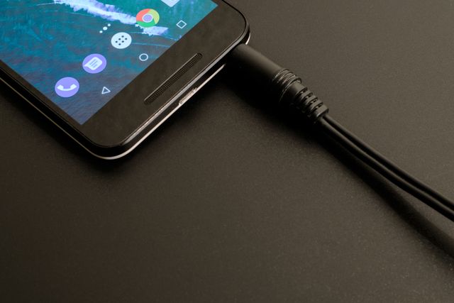 adab meminjam charger