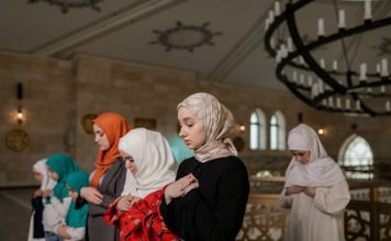 Pendidikan Iman dalam Keluarga, 4 Pilar Utama Membentuk Generasi Islami pendidikan iman dalam keluarga
