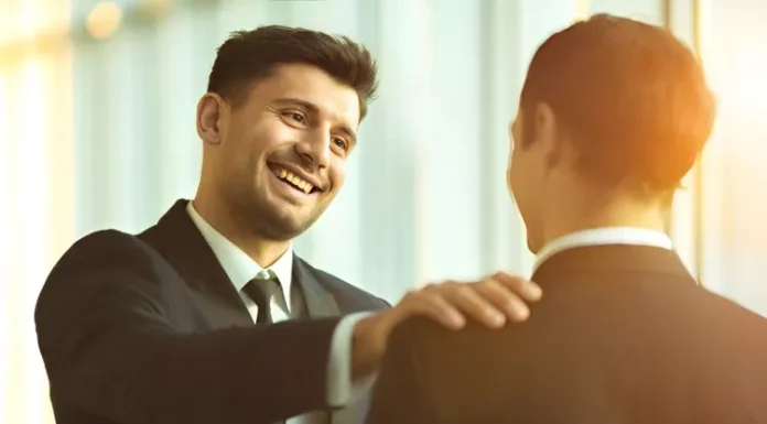 Adab Saat Mendapat Pujian dari Orang Lain