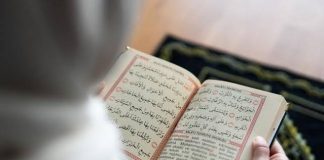 adab membaca Alquran