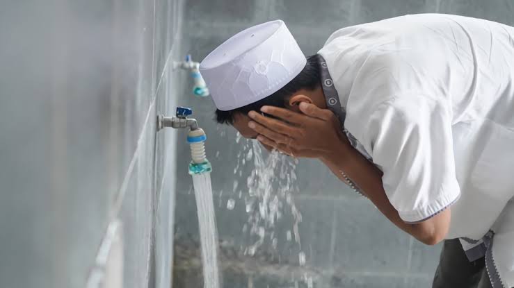 adab membaca Alquran
